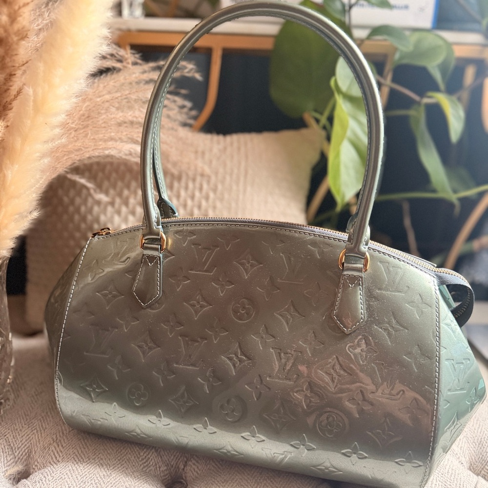 Louis Vuitton Sherwood GM in Gorgeous Givre Vernis - Picture 1 of 17